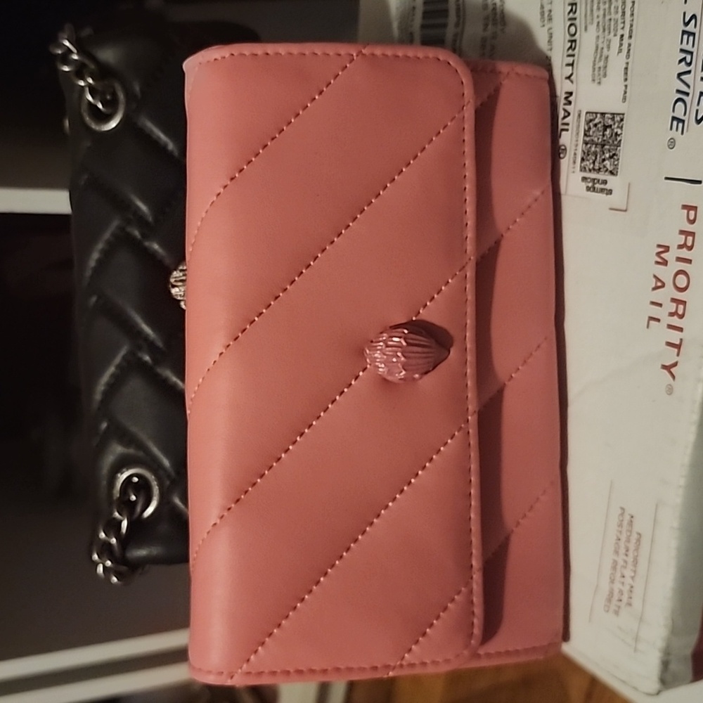 Kurt geiger soho wallet on chain